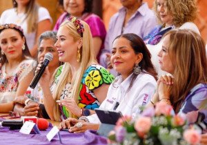 El movimiento &#039;Por Ella, Por Todas&#039; de mujeres oaxaqueñas apoya a Claudia Sheinbaum
