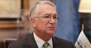 Corte de Nueva York multa a Salinas Pliego por desacato judicial