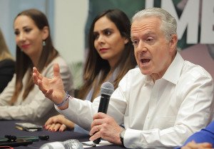 Ofrece Santiago Creel unir al PAN Puebla previo a proceso electoral si es candidato