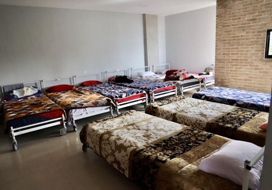 SMDIF y asociación mejoran condiciones de refugio para familias que migran