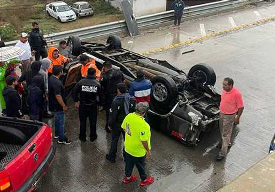 Un muerto, 10 heridos y 21 vehículos chocados, saldo de carambola en el Periférico