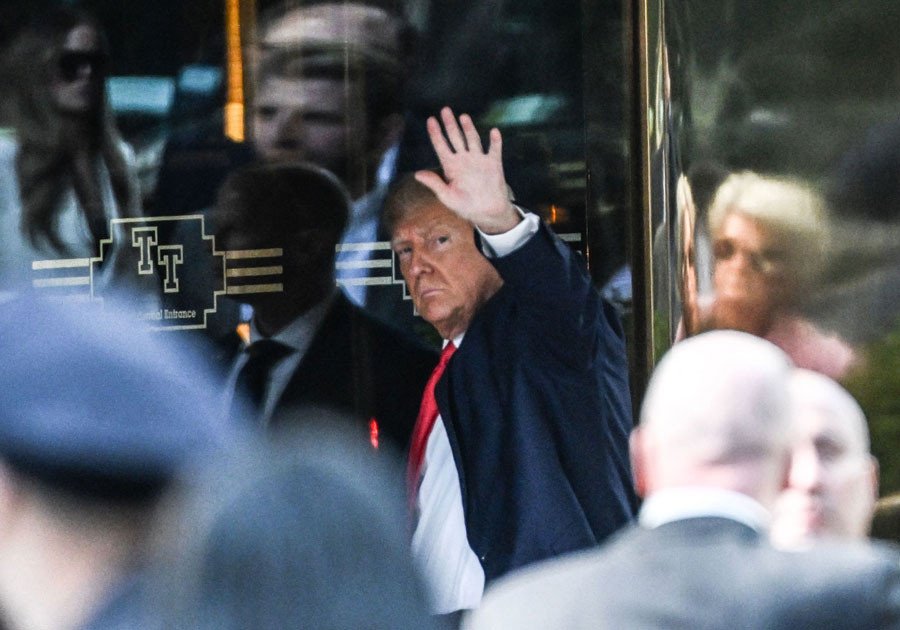 Donald Trump se entreg&oacute; a la custodia de la oficina del fiscal de distrito de Manhattan