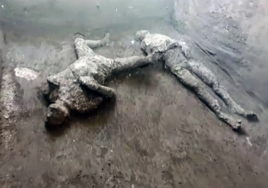 Descubren restos de un hombre y su esclavo en Pompeya
