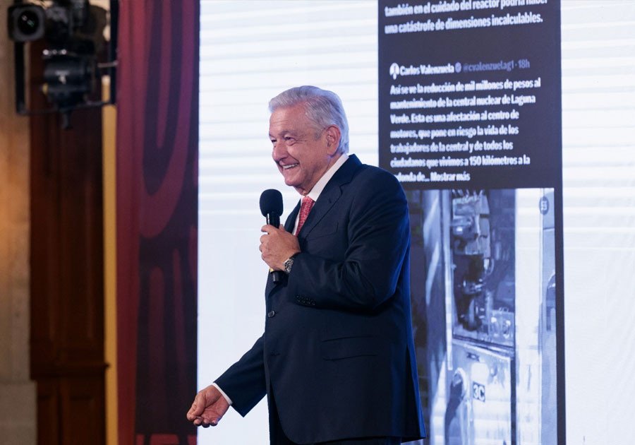 AMLO genera críticas por comentario sobre diputada trans