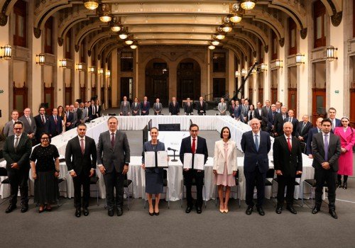 Gobierno y empresas fijan precio m&aacute;ximo de productos b&aacute;sicos para 2024-2025