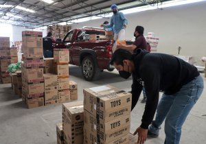 Entrega SEDIF juguetes a autoridades municipales en beneficio de niñas y niños