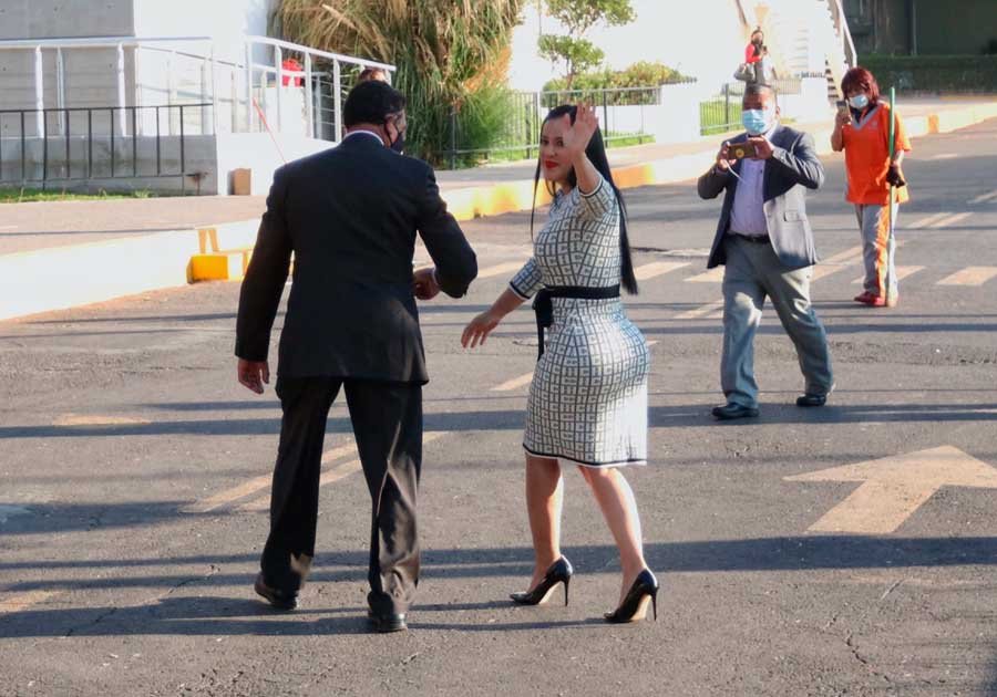 Difieren para el jueves audiencia de Sandra Cuevas