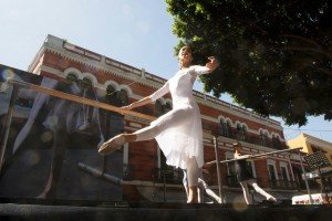 Lleva Gobierno de Pepe Chedraui clase magistral gratuita con Elisa Carrillo al Zócalo capitalino