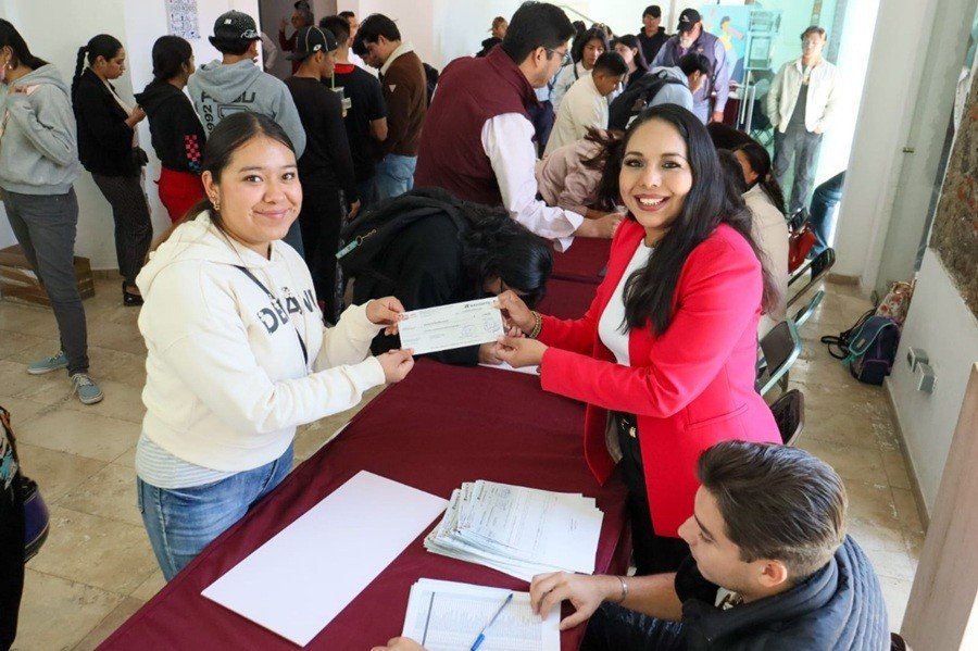 Reafirma Tonantzin Fern&aacute;ndez su compromiso con las juventudes cholultecas