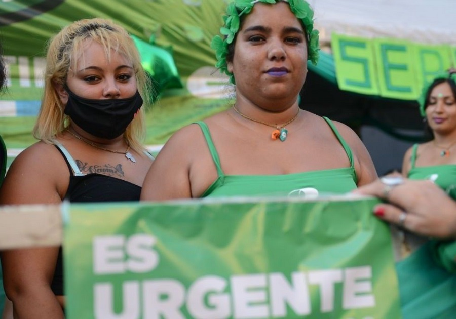 Mujeres a favor del aborto en Argentina