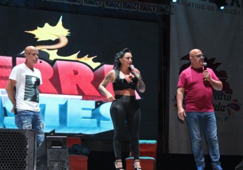“Guerra de Chistes” llena de humor la Gran Feria de Cholula