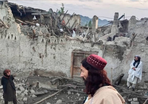 Siete terremotos sacuden a Afganist&aacute;n y dejan al menos 2 mil muertos