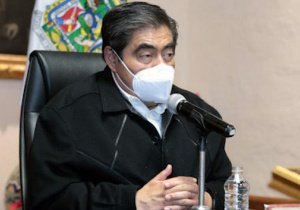 Va Barbosa contra la &#039;mafia&#039; de espectaculares