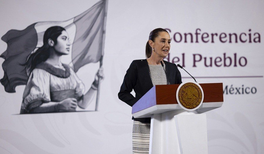 Censura con sonrisas en pausa