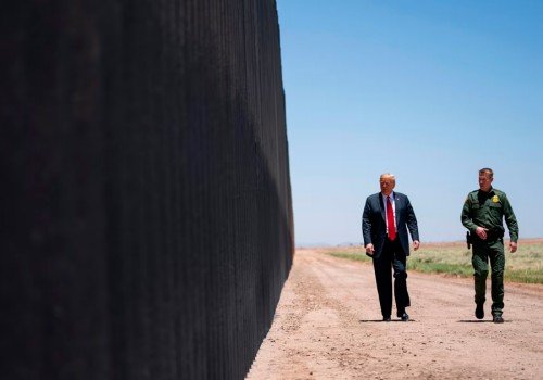 Trump planea ampliar centros de detenci&oacute;n para deportaciones masivas