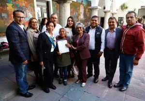 Entrega Tonantzin Fernández constancias de alfabetización y certificados
