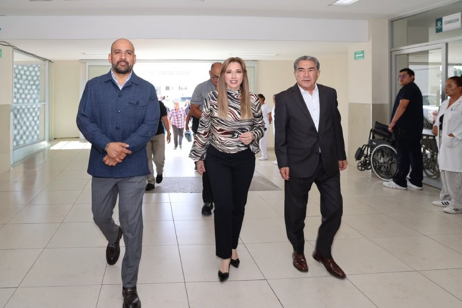 Ceci Arellano entrega equipo médico a cinco hospitales mediante obra comunitaria