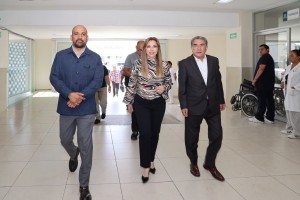 Ceci Arellano entrega equipo m&eacute;dico a cinco hospitales mediante obra comunitaria