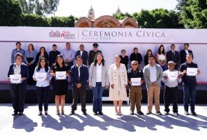 Lupita Cuautle promueve principios de legalidad y transparencia en acto cívico