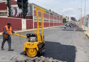 Gobierno de la Ciudad atiende baches en vialidades que conectan con planteles educativos