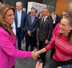 Asiste Olivia Salom&oacute;n a la celebraci&oacute;n del CCE por su 50 aniversario