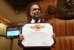 Entre l&aacute;grimas y reflexiones sobre el cine, Alejandro Gonz&aacute;lez I&ntilde;&aacute;rritu hace historia en El Colegio Nacional