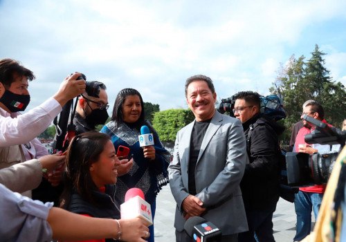 Admite Mier que depende de Ad&aacute;n Augusto para la reforma electoral