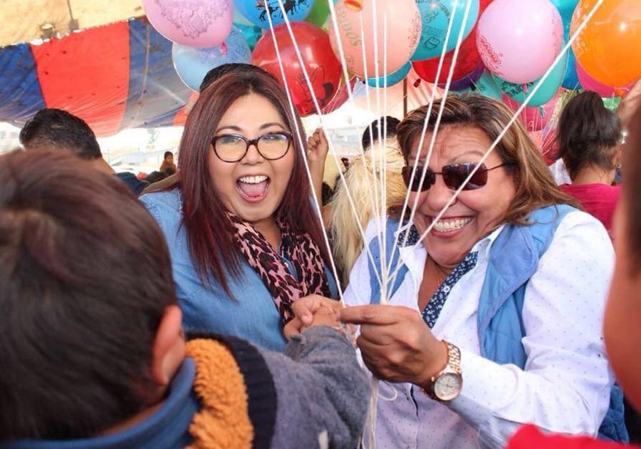 Pone CEN del PAN alfombra de terciopelo a Genoveva para reelección