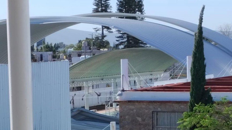 Cuatro personas lesionadas colapsa domo en secundaria Melchor Ocampo