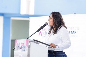 Lupita Cuautle respalda la educación primaria con útiles escolares gratuitos en regreso a clases