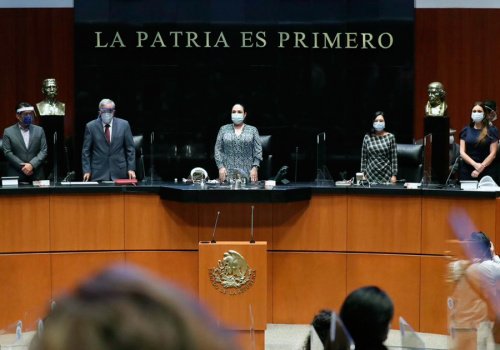 Minuto de silencio por mun&iacute;cipes muertos por Covid-19