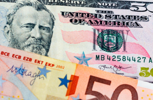 El euro vuelve a caer por debajo del dólar, aunque recupera paridad