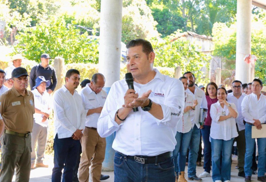 Rehabilitación de puentes y carreteras para conectar comunidades, se compromete Gobernador Armenta con Tenampulco