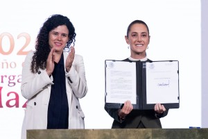 Claudia Sheinbaum firma decreto de entornos digitales seguros para ni&ntilde;as, ni&ntilde;os y adolescentes