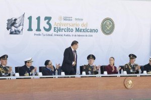 Asiste el gobernador Alejandro Armenta Mier a ceremonia por D&iacute;a del Ej&eacute;rcito