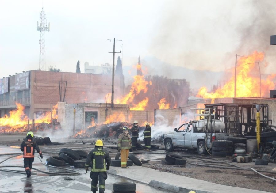 Sofocan incendio en la V&iacute;a Corta a Santa Ana