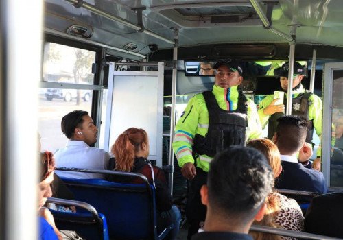 Contin&uacute;an operativos de seguridad en transporte p&uacute;blico de Puebla capital