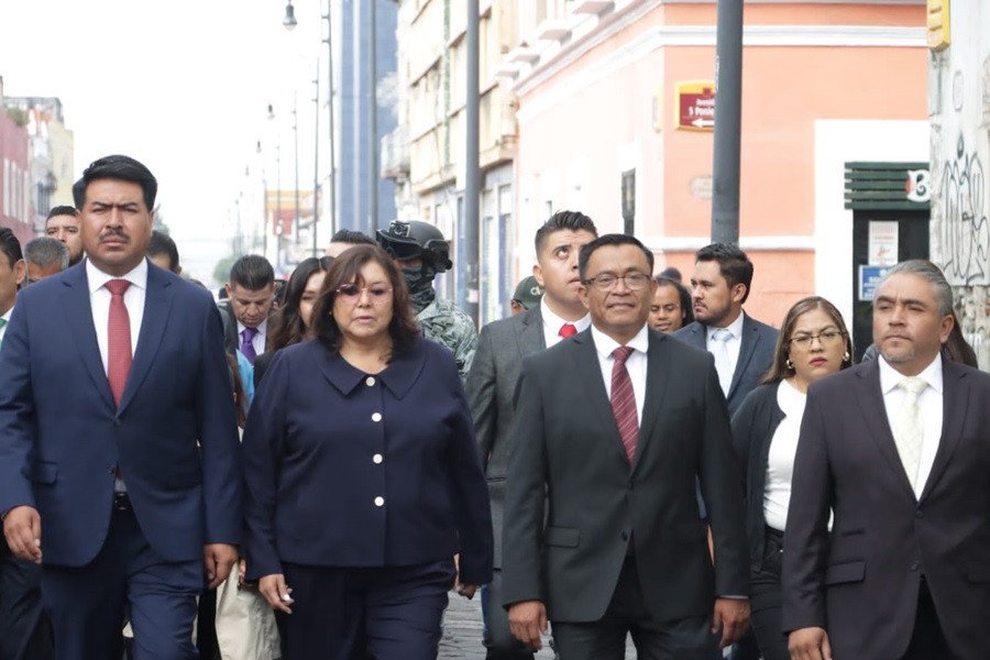 Poderes del Estado colocan Bando Solemne de Fiestas Patrias 2024 en la sede del Congreso