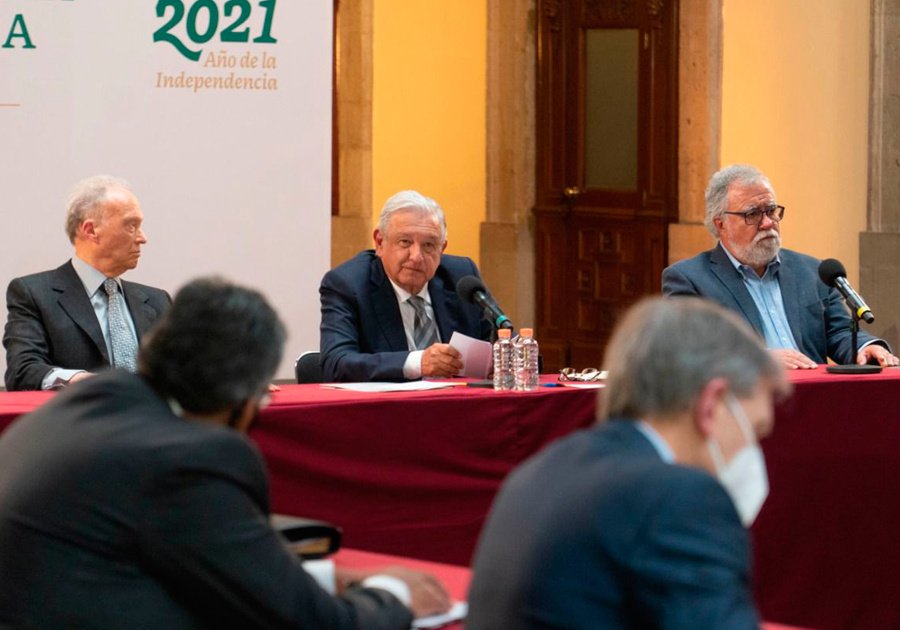 Los Alejandros, en carriles separados