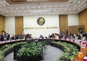 PAN y Xóchitl Gálvez impugnan la decisión del INE sobre pluris
