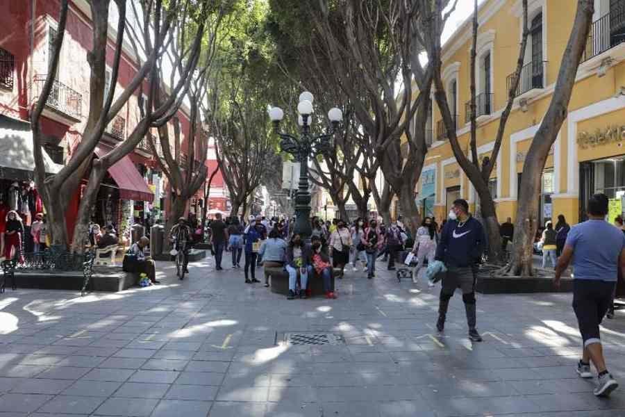 Realizan operativos de reordenamiento en calles de Puebla