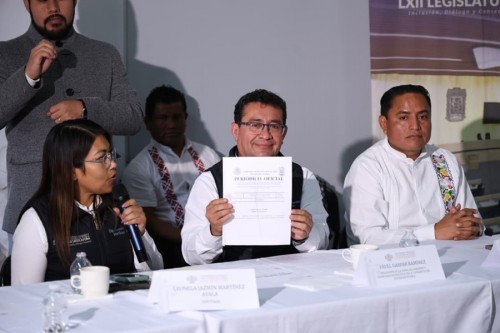 Congreso entrega copia de decreto que declara al Municipio de San Gabriel Chilac como Capital del Ajo