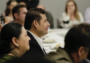 Alejandro Armenta presenta su equipo de campaña