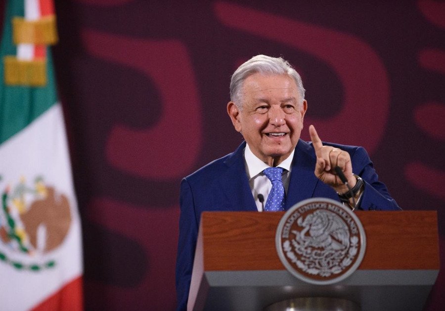Bromea AMLO con Biden sobre endurecer visa a estadounidenses que viajen a M&eacute;xico