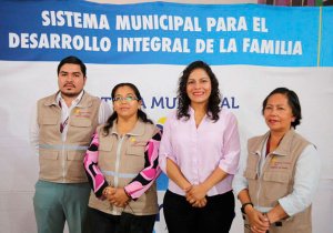 Lupita Cuautle encabeza la entrega de desayunos escolares en su modalidad fríos