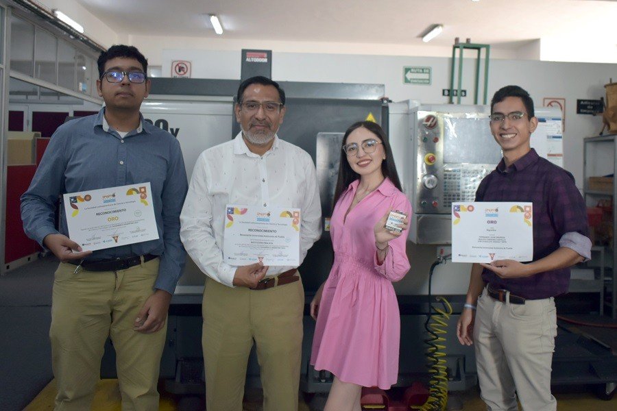 Alumnos de la Facultad de Ciencias de la Electrónica ganan oro en Infomatrix Argentina 2025