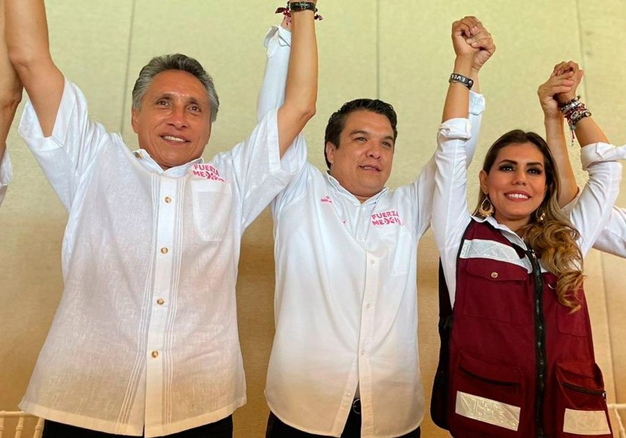 Declina Manuel Negrete en favor de Evelyn Salgado