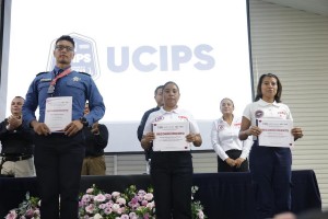Gobierno Estatal reconoce a polic&iacute;as y bomberos tras destacar en competencia latinoamericana