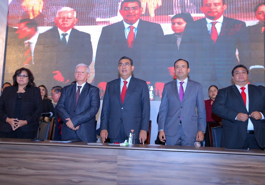 Llama gobernador Sergio Salomón a poblanos a analizar rendición de cuentas de ediles