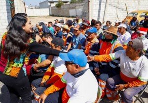 Gobierno de San Pedro Cholula entrega equipo y uniformes a trabajadores de Limpia